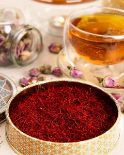 زعفران استهبان با رنگ طبیعی و بافت سبک